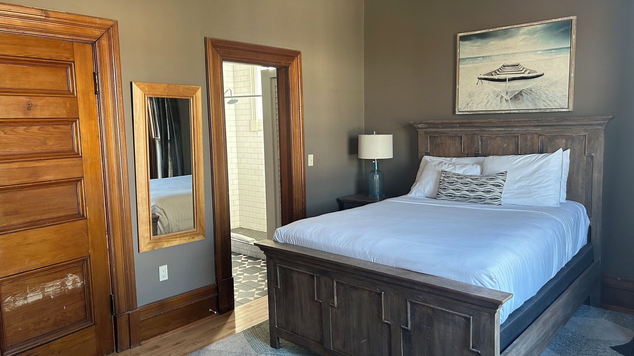 Photo of Bedroom in Queens Square