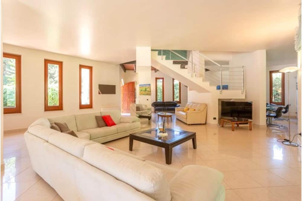 Photo of Livingroom in Paparella