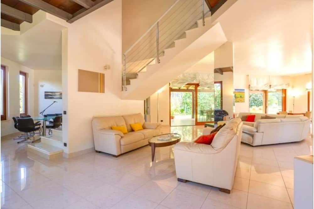 Photo of Livingroom in Paparella