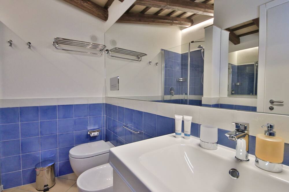 Photo of Bathroom in Levanzo