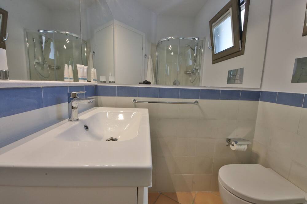 Photo of Bathroom in Levanzo