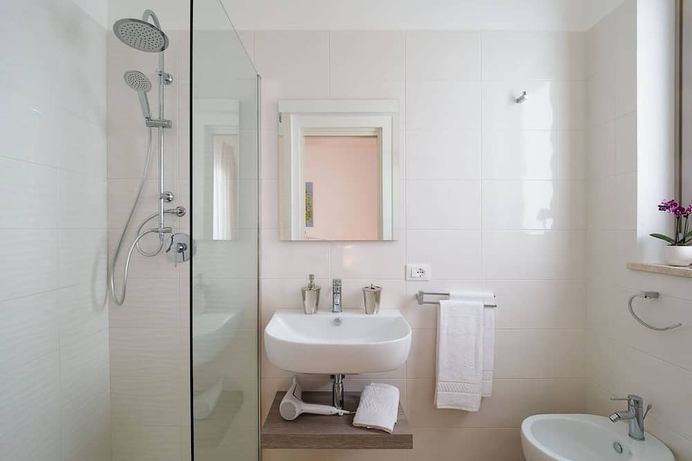 Photo of Bathroom in Marausa