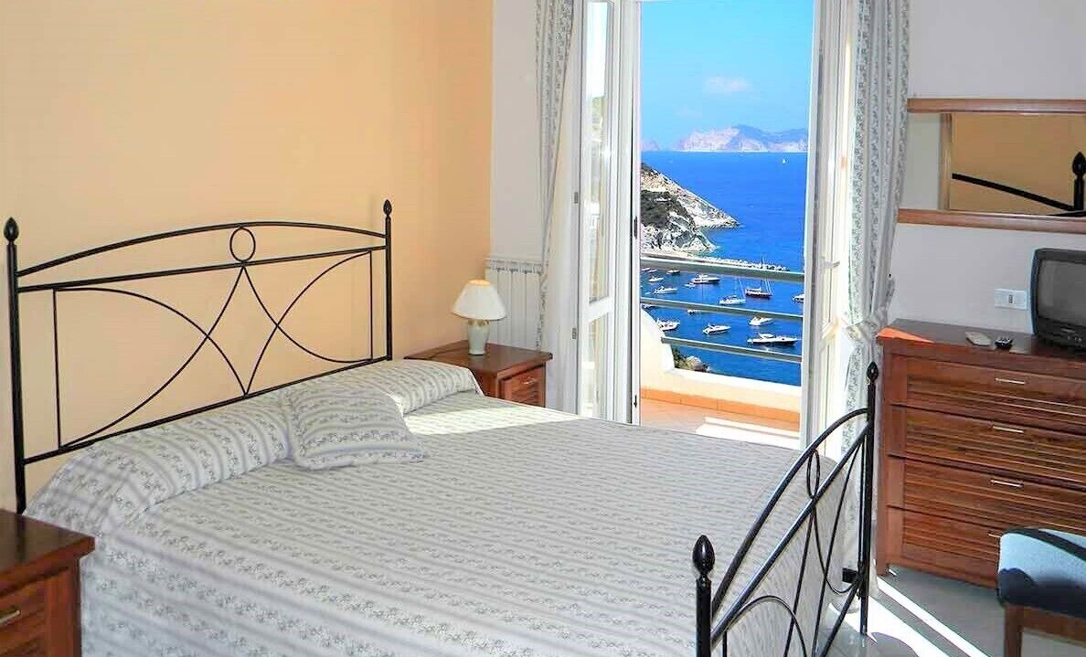 Photo of Bedroom in Le Forna