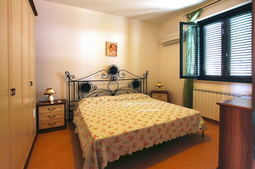 Photo of Bedroom in Campofelice di Roccella