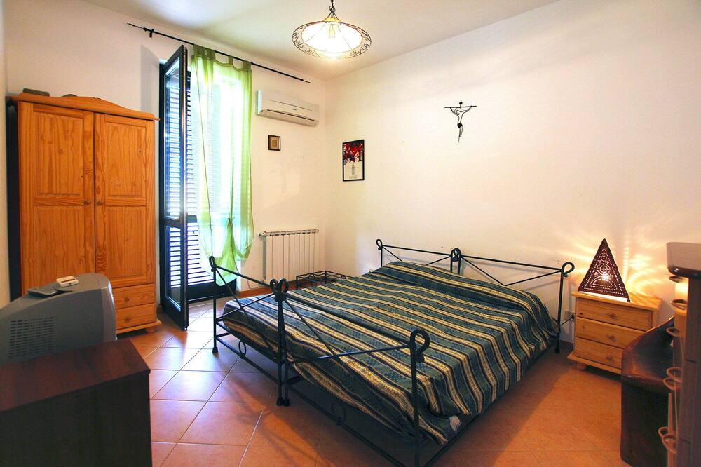 Photo of Bedroom in Campofelice di Roccella