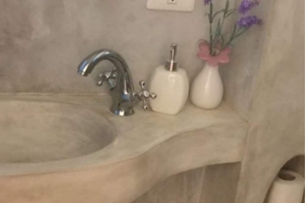 Photo of Bathroom in Pantelleria