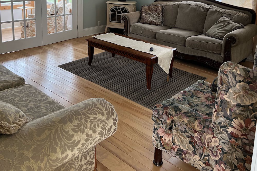 Photo of Livingroom in Lower Woods Harbour