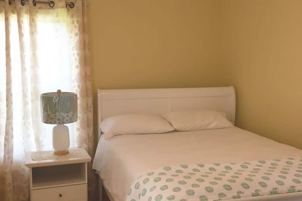 Photo of Bedroom in Lower Woods Harbour