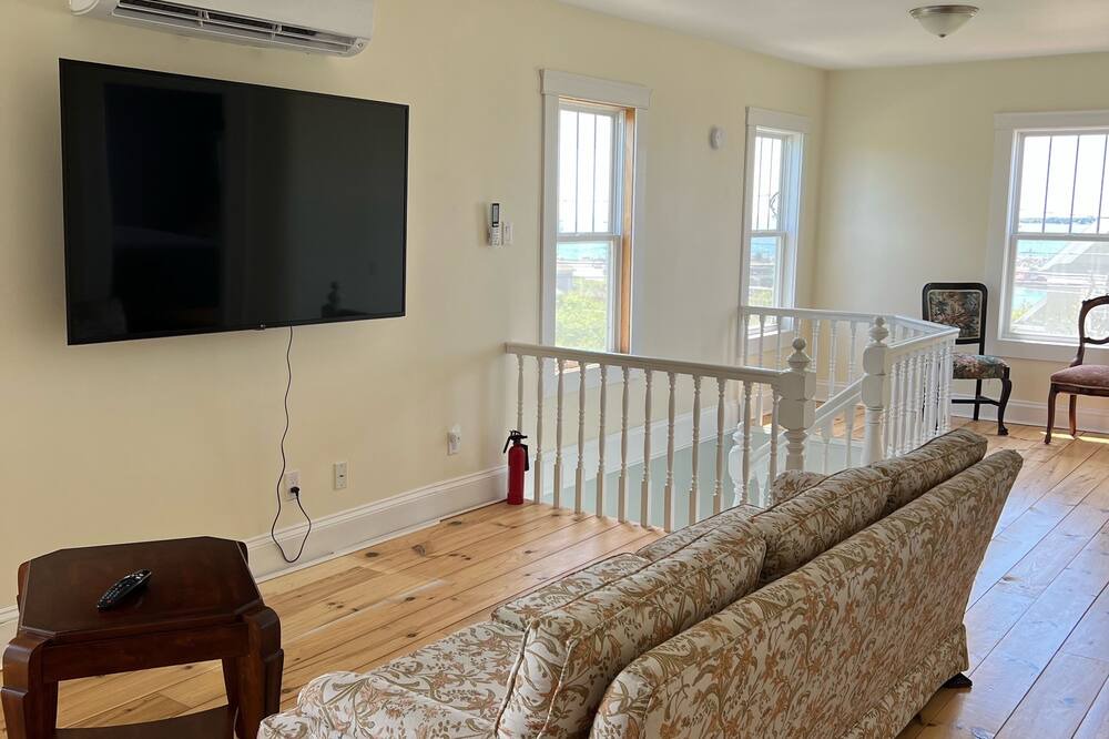 Photo of Livingroom in Lower Woods Harbour