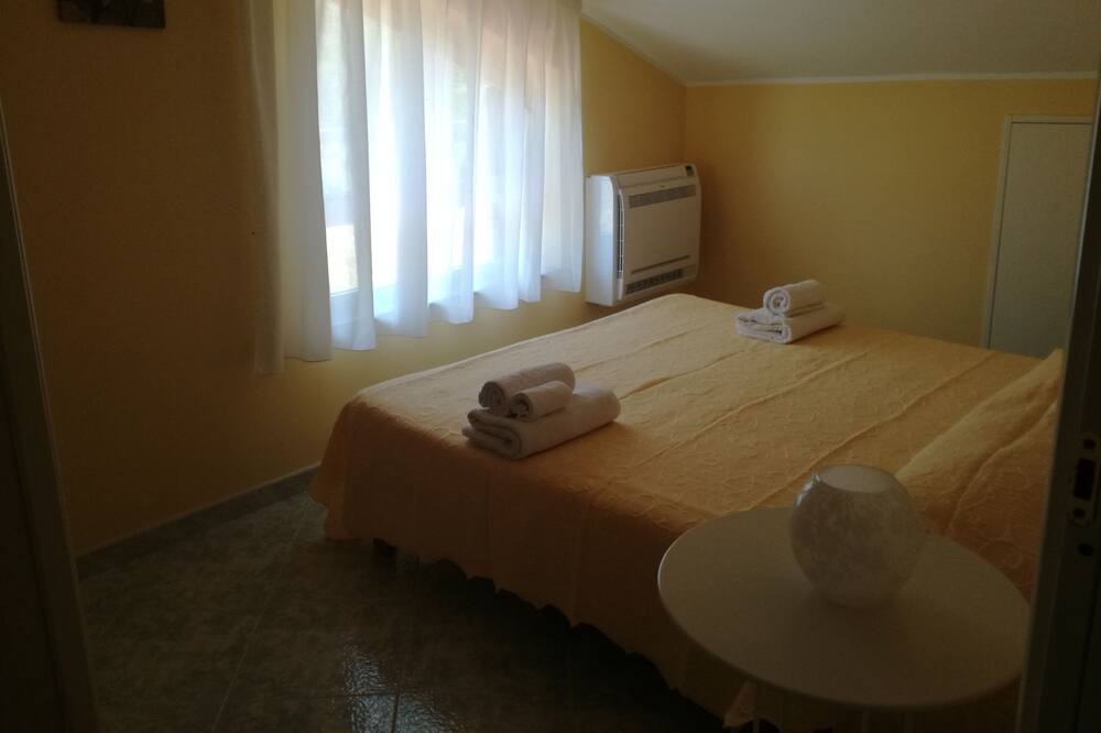 Photo of Bedroom in Patti