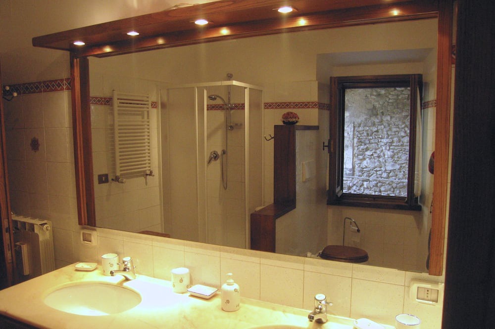 Photo of Bathroom in Orvinio