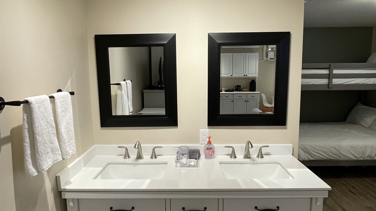 Photo of Bedroom in Queens Square
