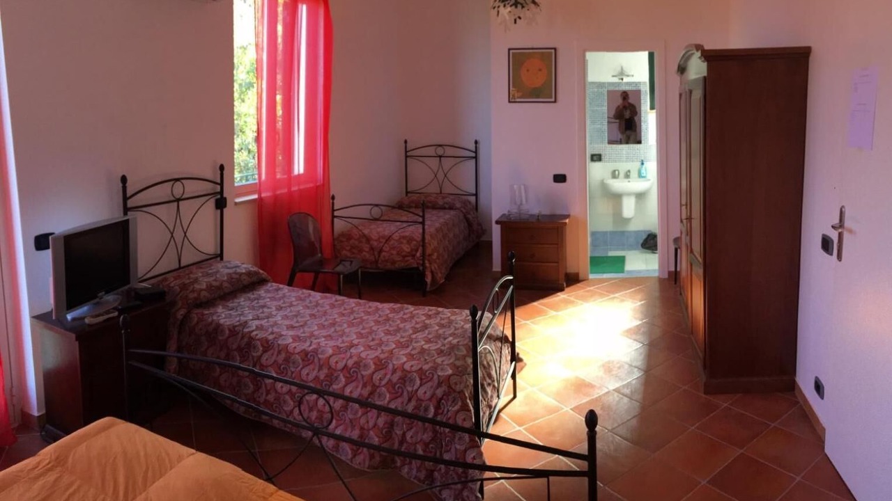 Photo of Bedroom in Patti