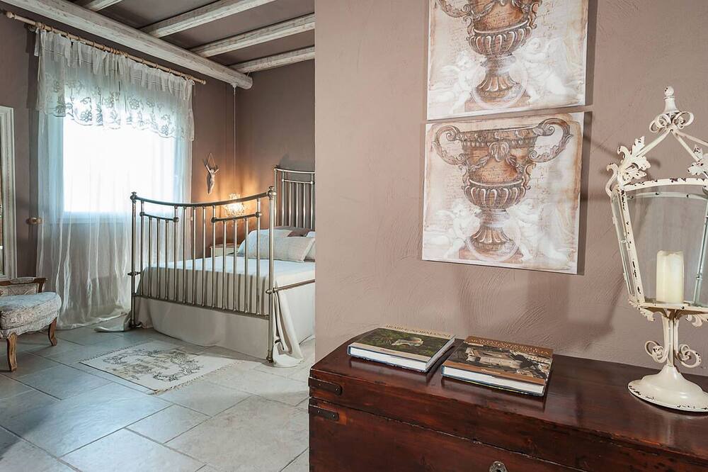 Photo of Bedroom in Marausa