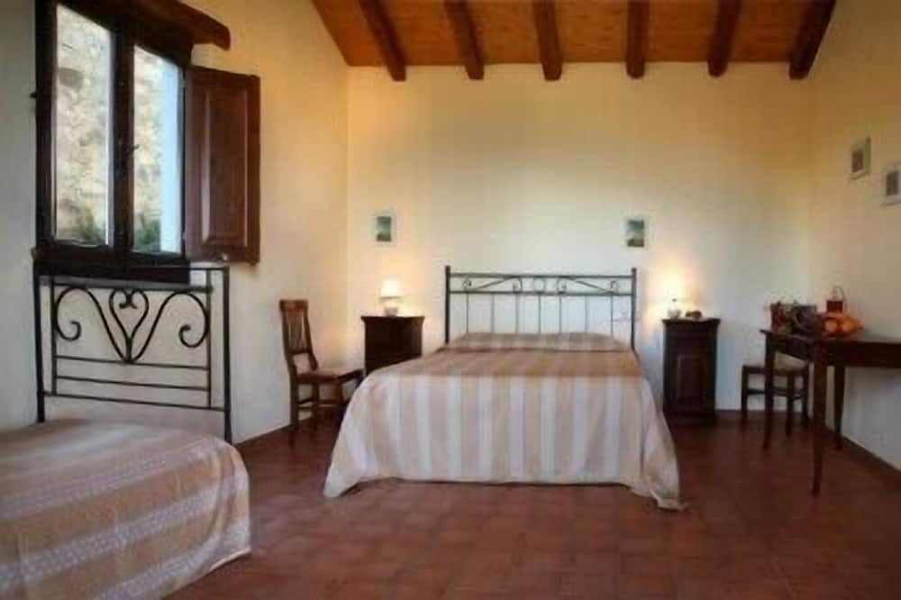 Photo of Bedroom in Patti