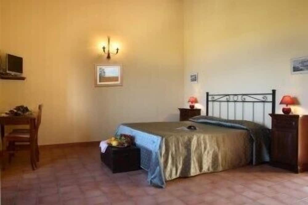 Photo of Bedroom in Patti