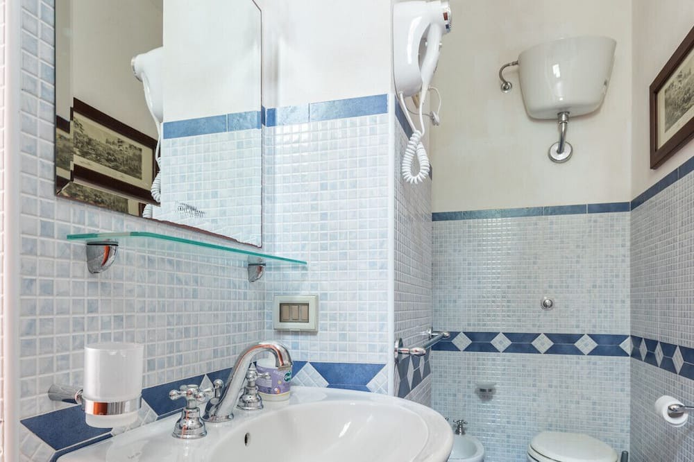 Photo of Bathroom in Collesano