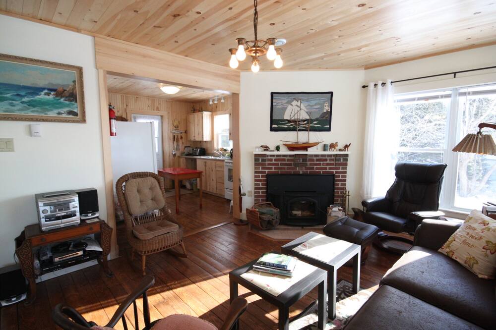 Photo of Livingroom in Boutiliers Point