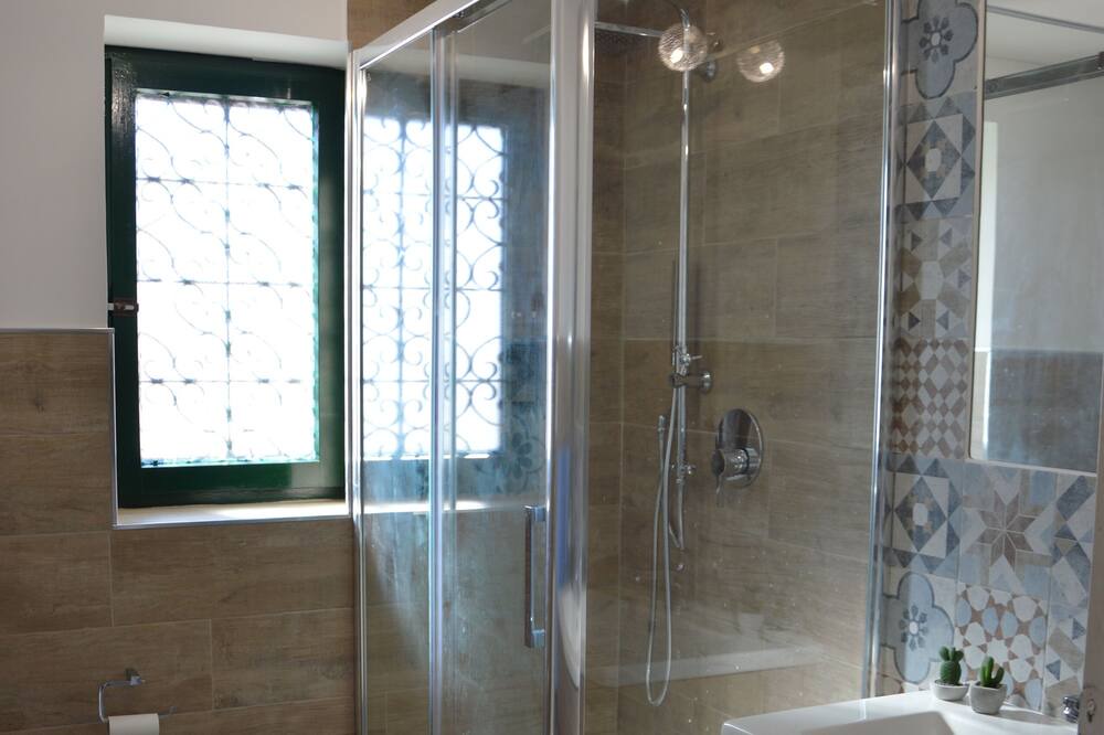 Photo of Bathroom in Macari