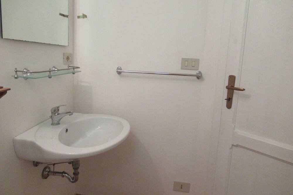 Photo of Bathroom in Calatafimi