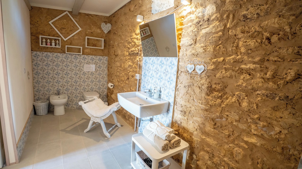 Photo of Bathroom in Gela