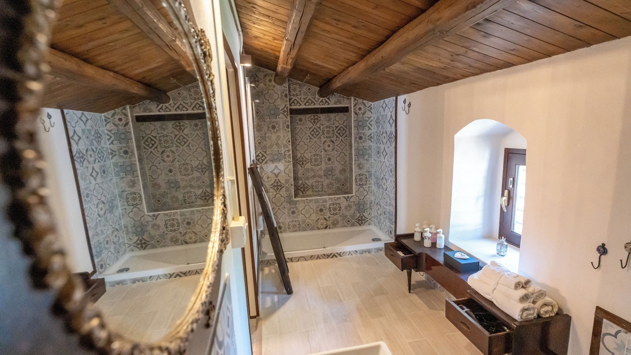 Photo of Bathroom in Gela
