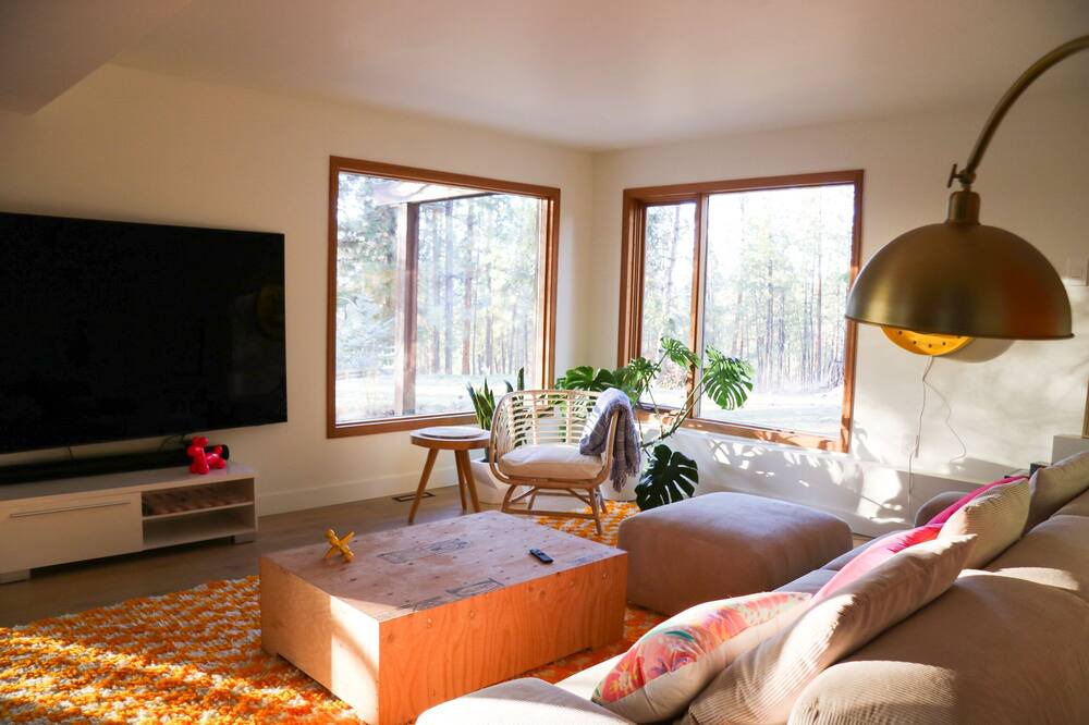 Photo of Livingroom in Southeast Kelowna