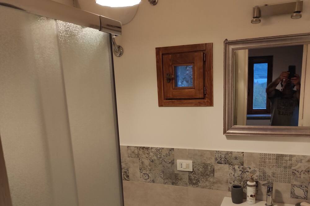 Photo of Bathroom in Nemi