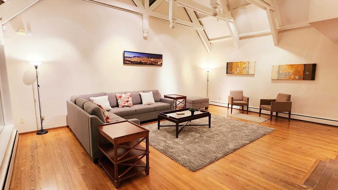 Photo of Livingroom in Kerrisdale