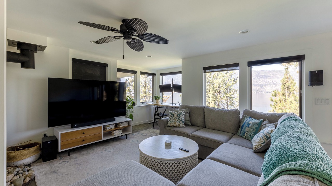 Photo of Livingroom in Okanagan Centre