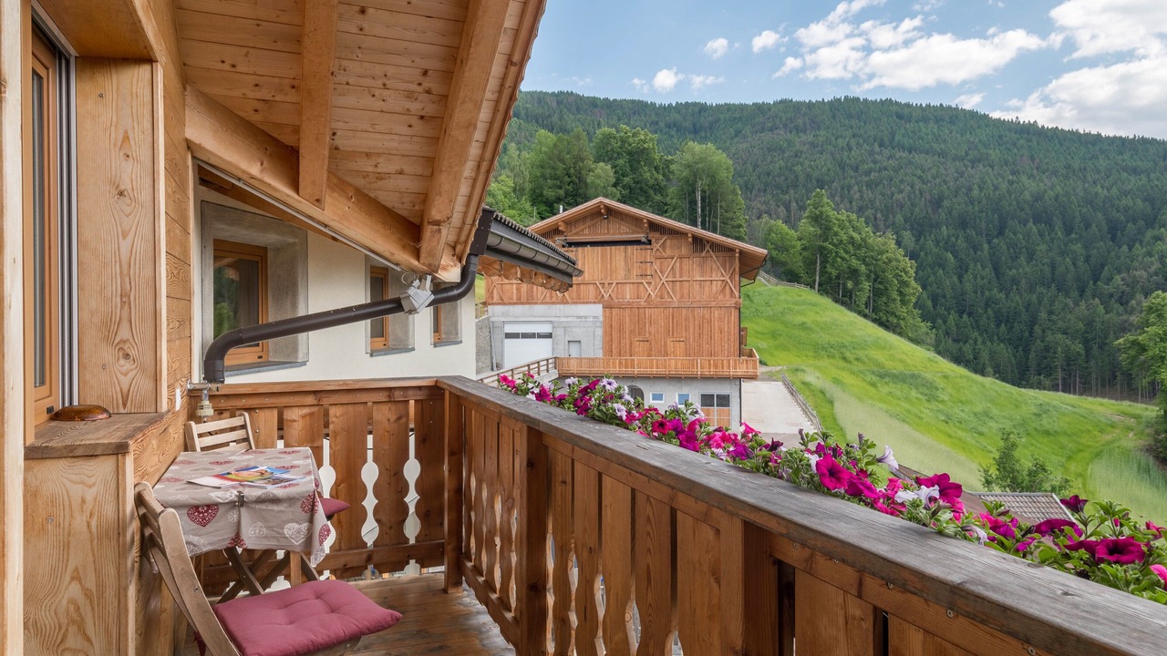 Photo of Outdoor in Laion