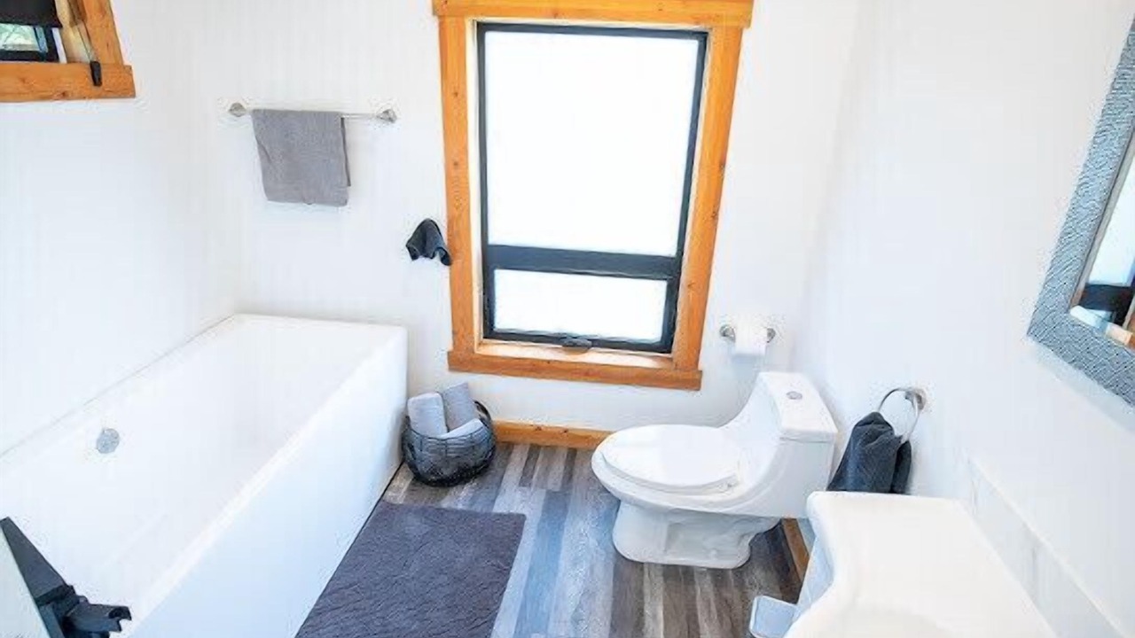 Photo of Bathroom in Okanagan-Similkameen