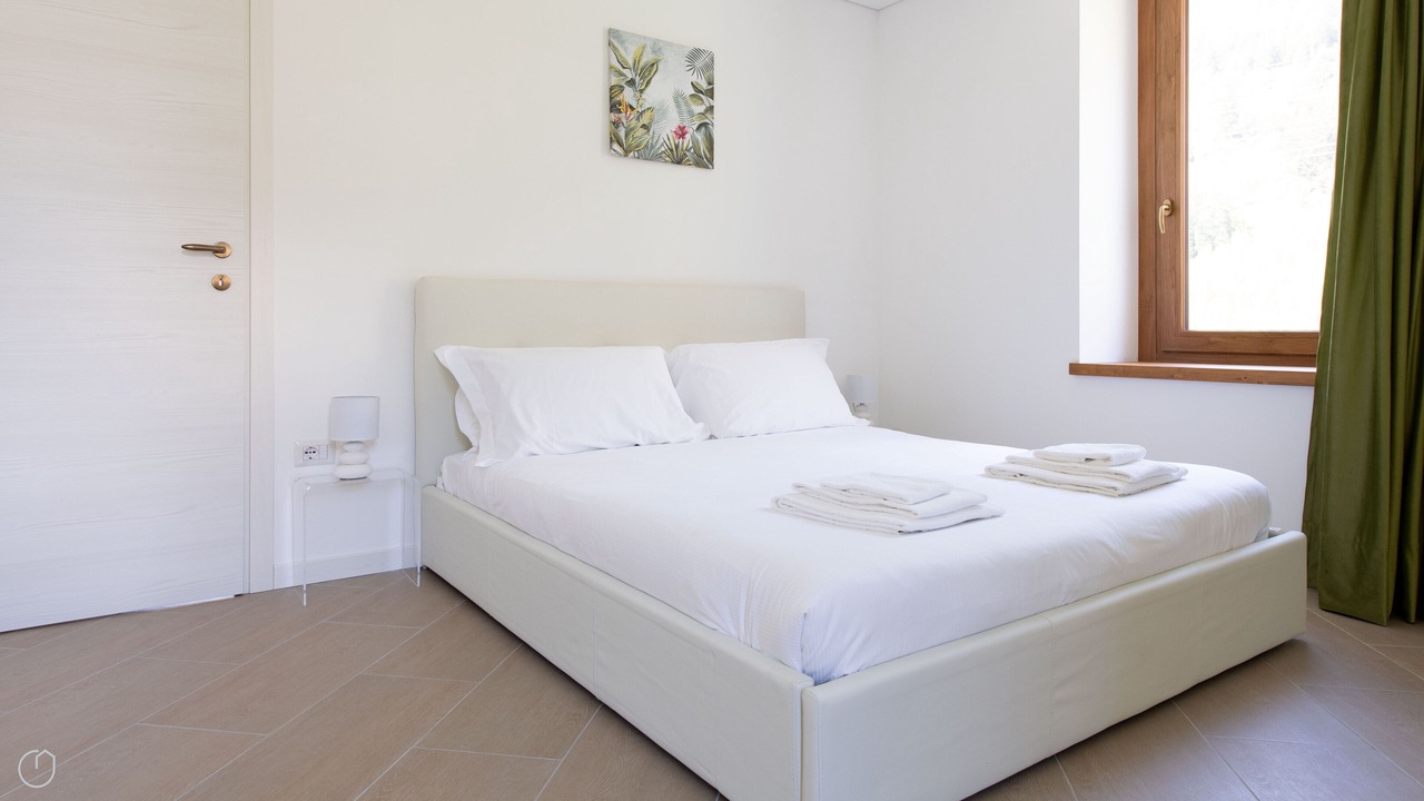 Photo of Bedroom in Tola