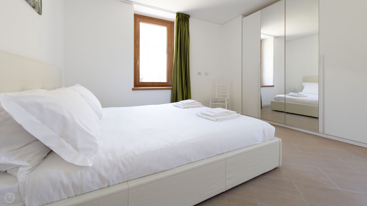 Photo of Bedroom in Tola