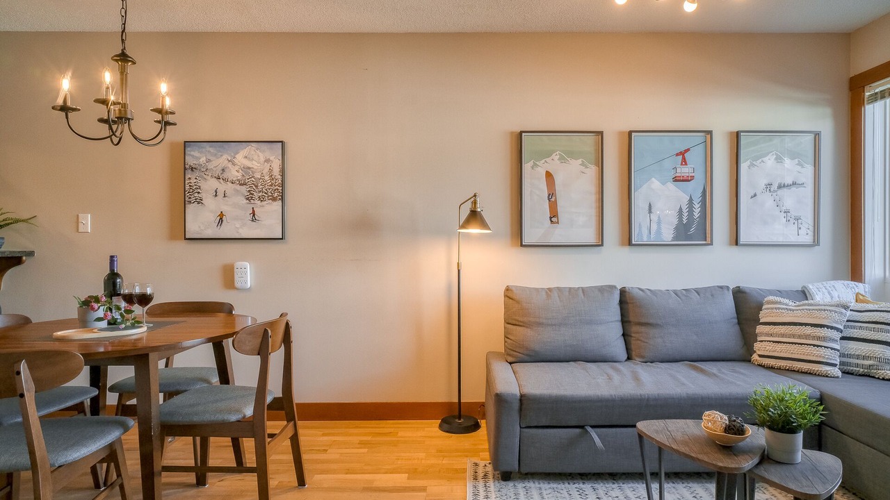 Photo of Livingroom in Cougar Creek