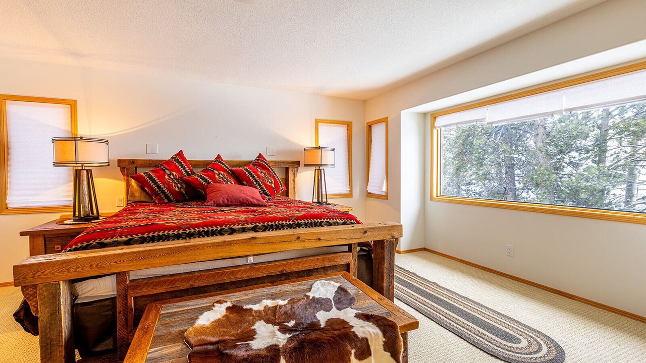 Photo of Bedroom in Cougar Creek