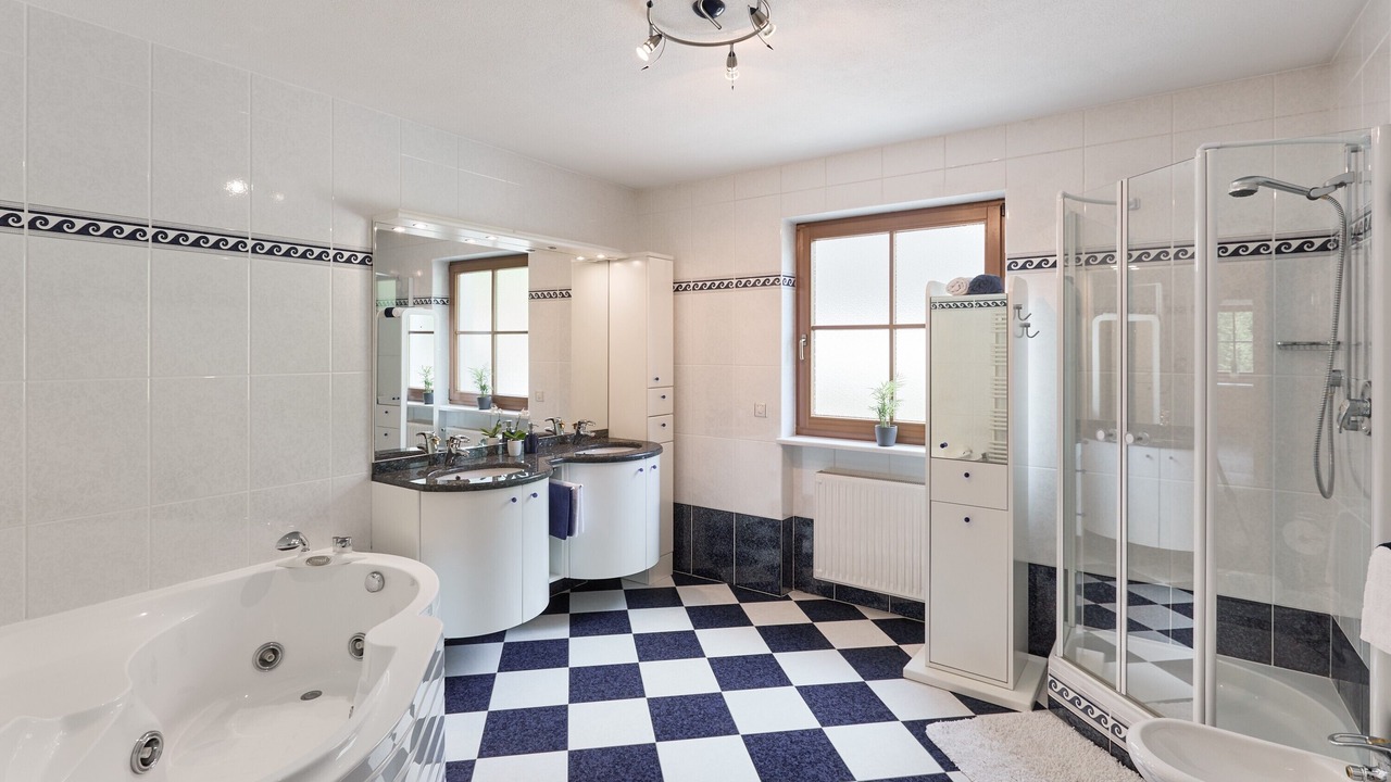Photo of Bathroom in Racines