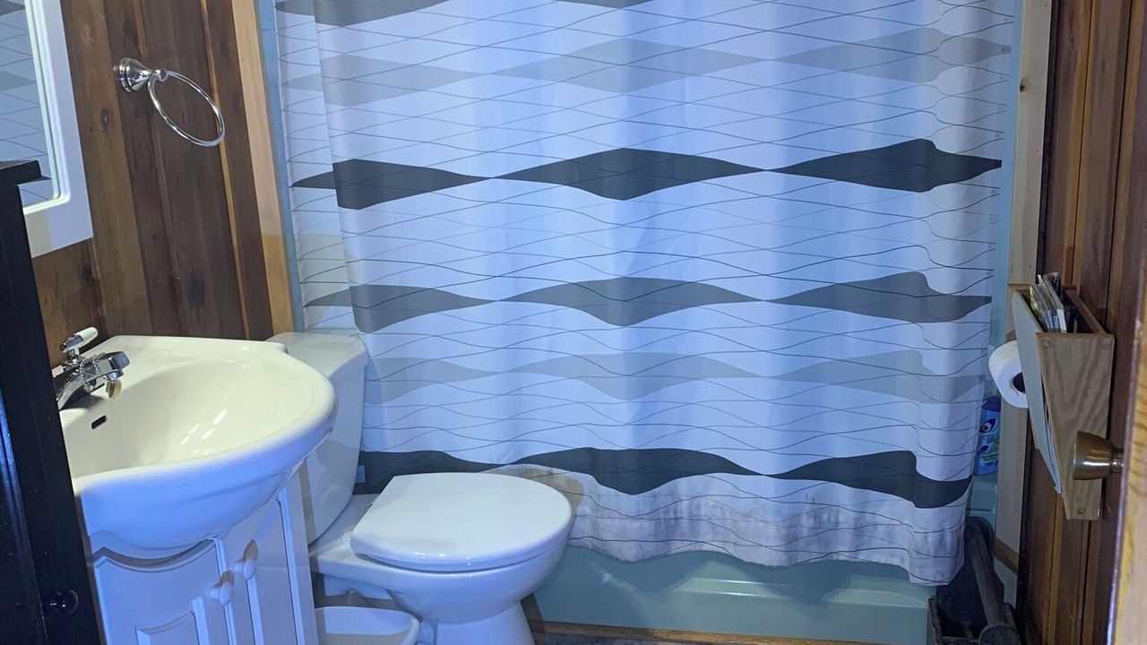 Photo of Bathroom in Dysart et al