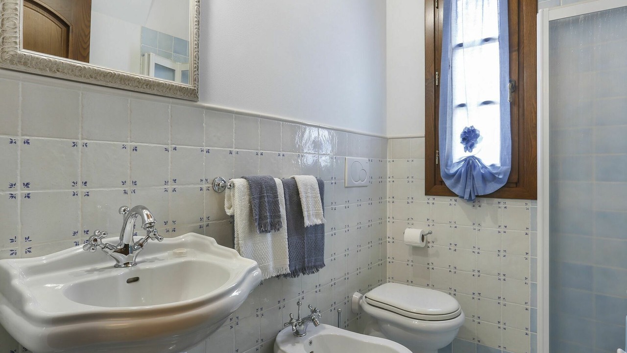 Photo of Bathroom in Margine Coperta-Traversagna