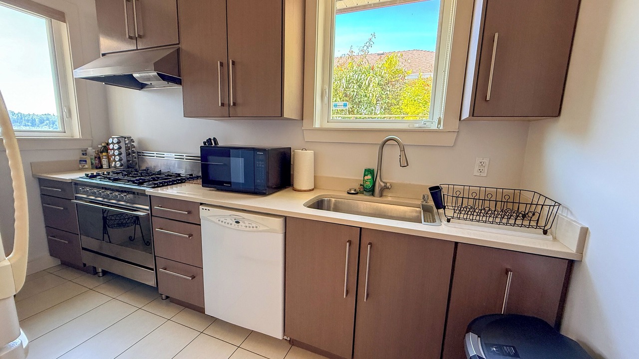 Photo of Kitchen in District of North Vancouver