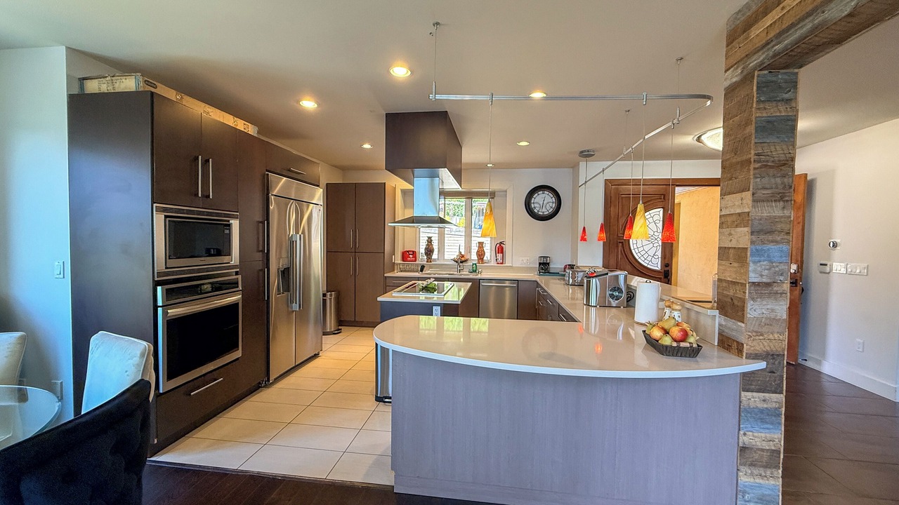 Photo of Kitchen in District of North Vancouver