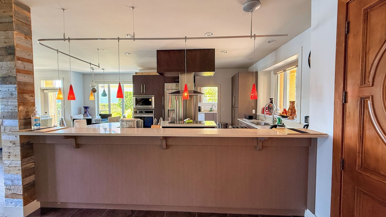 Photo of Kitchen in District of North Vancouver
