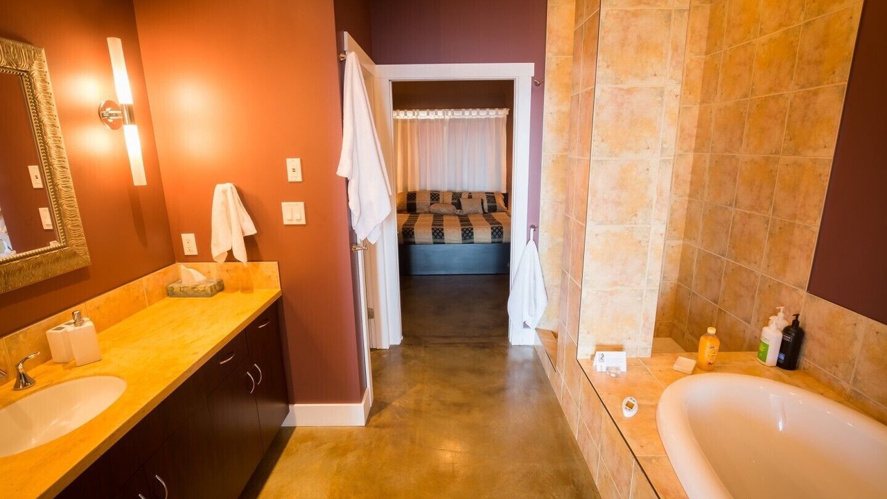 Photo of Bathroom in Okanagan-Similkameen