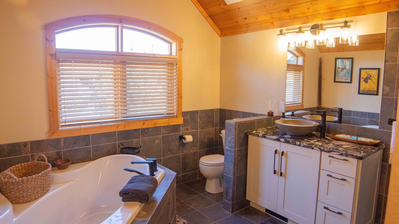 Photo of Bathroom in Golden