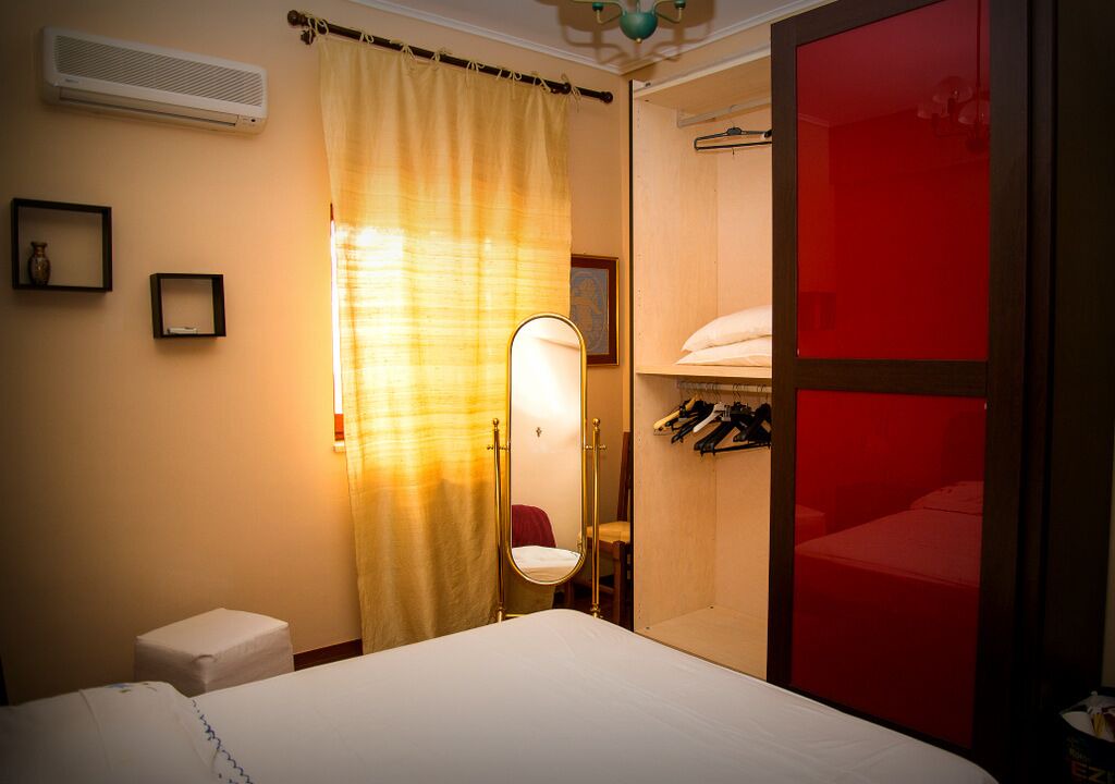 Photo of Bedroom in Rometta Marea