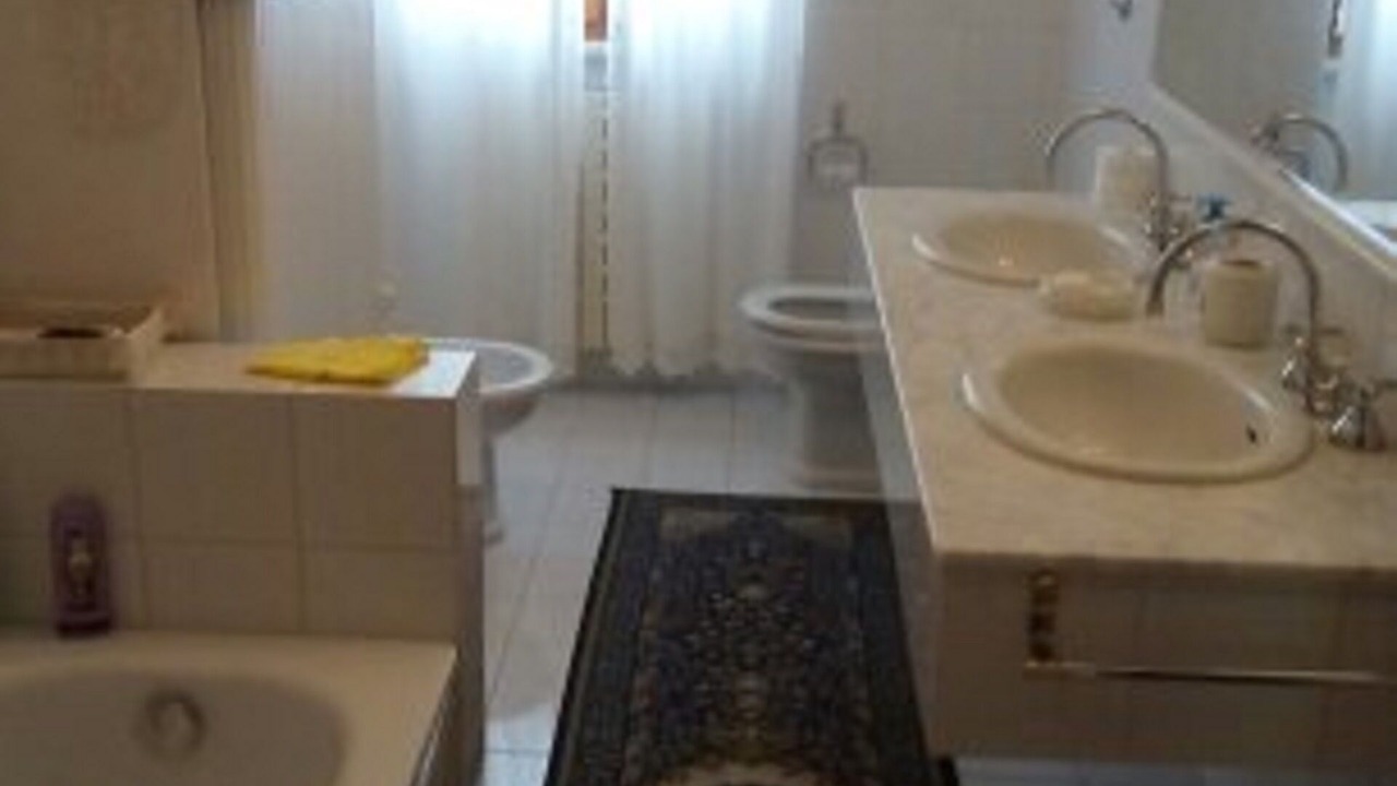 Photo of Bathroom in Jenne