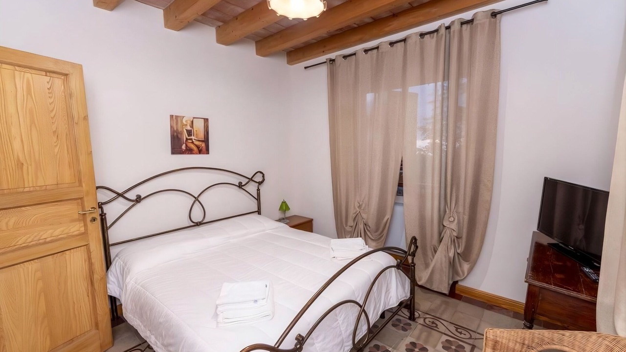Photo of Bedroom in Capri Leone