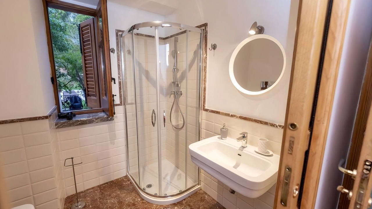 Photo of Bathroom in Capri Leone