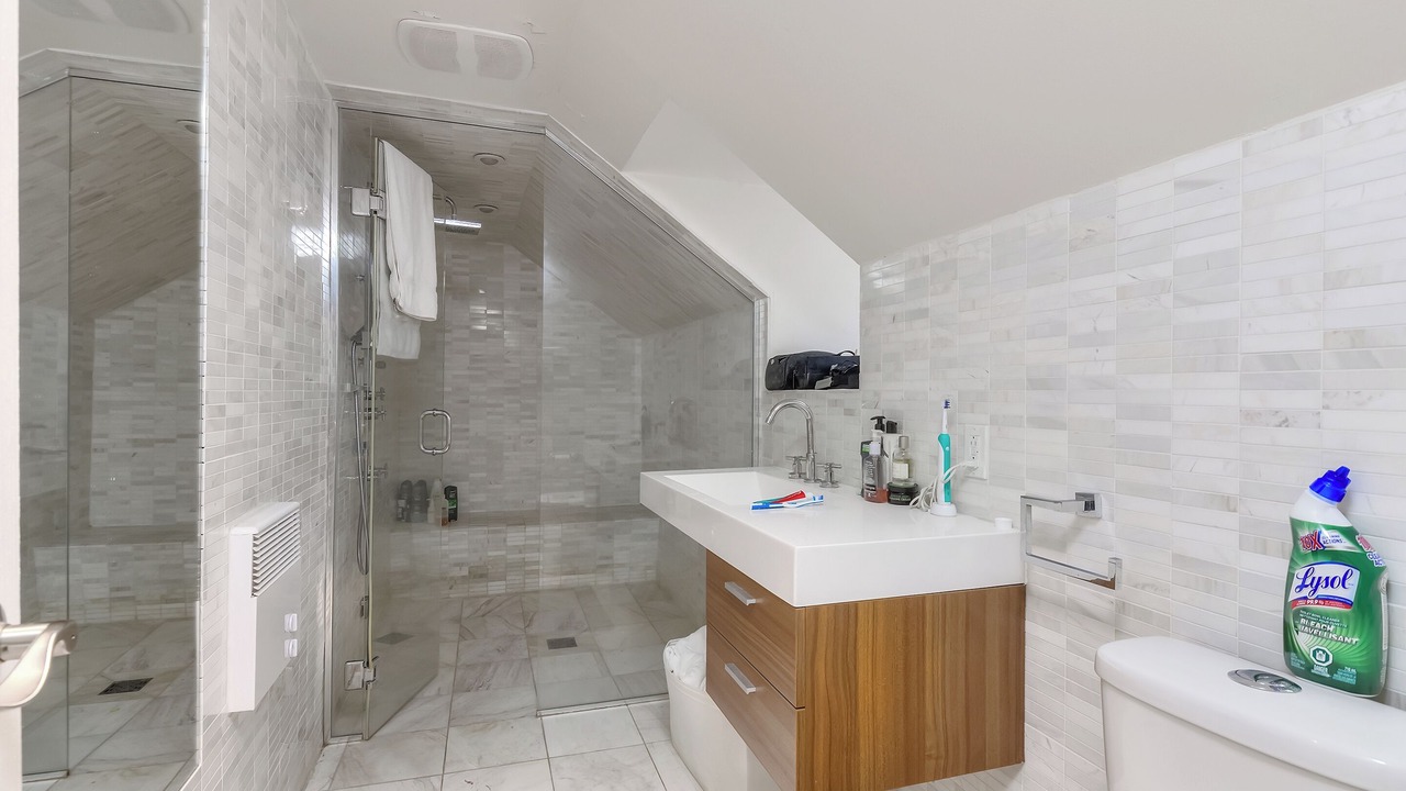 Photo of Bathroom in Quartier des Spectacles