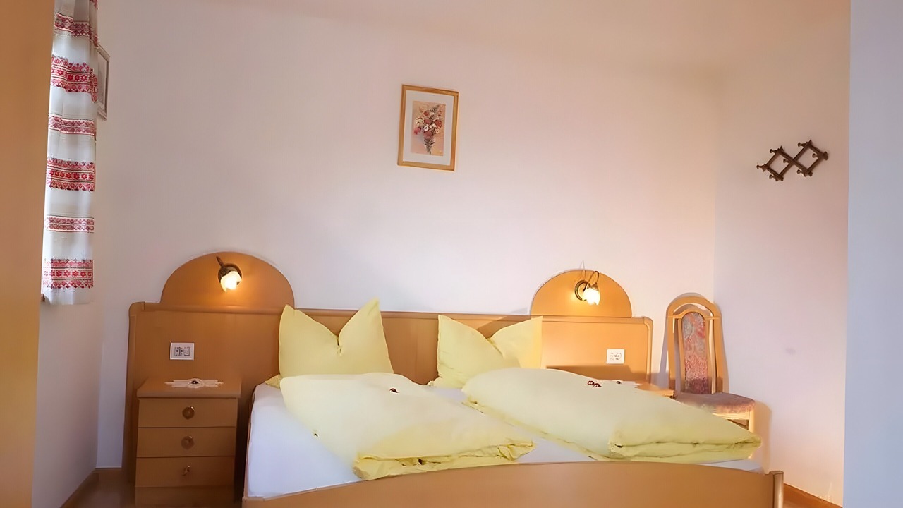 Photo of Bedroom in Schenna